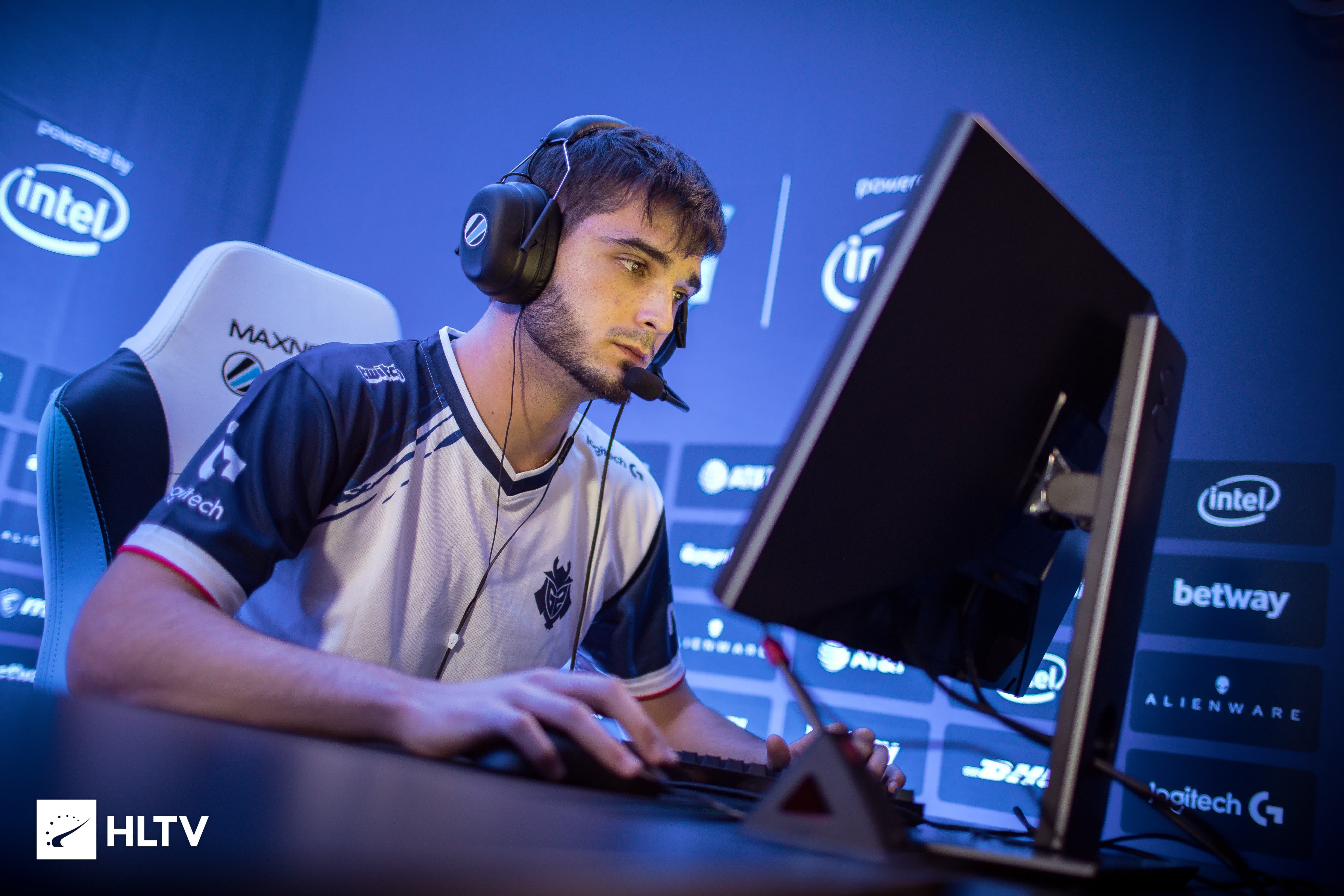 但其实他从 但其实他从