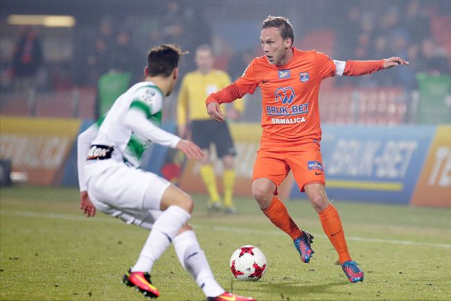 球撞入自家 球撞入自家